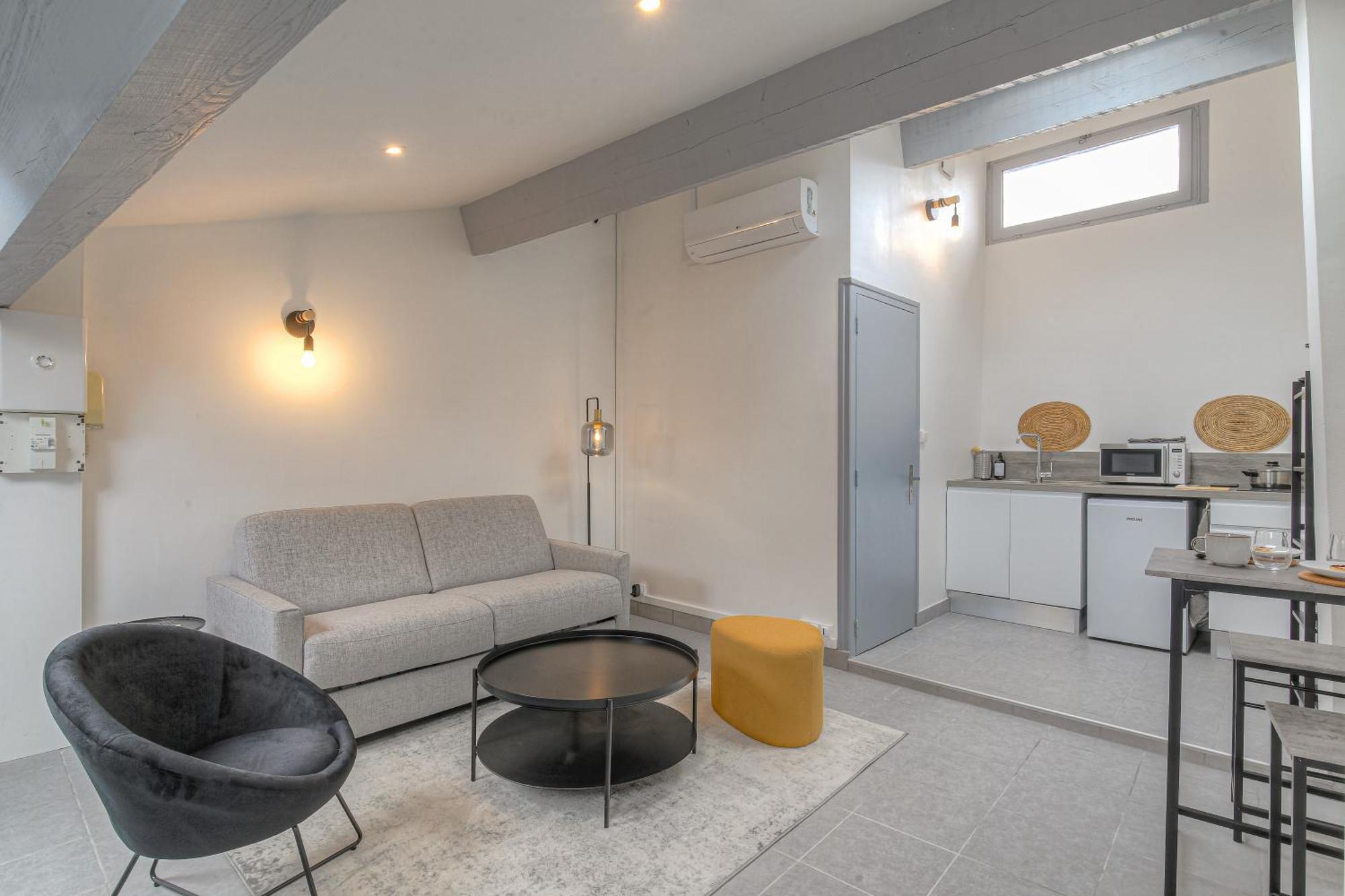 Le Cleret, Douillet Sous Les Toits